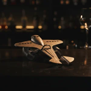passoire-a-cocktail-hawthorne-iron-airplane-design-avion-en-acier-inox-4